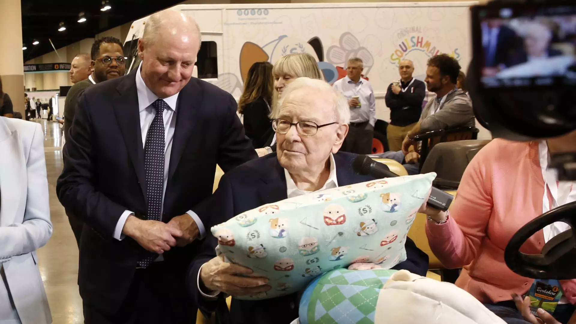 The $24 Million Bet: Retail Investors Trust Abel Over Buffett’s Exit