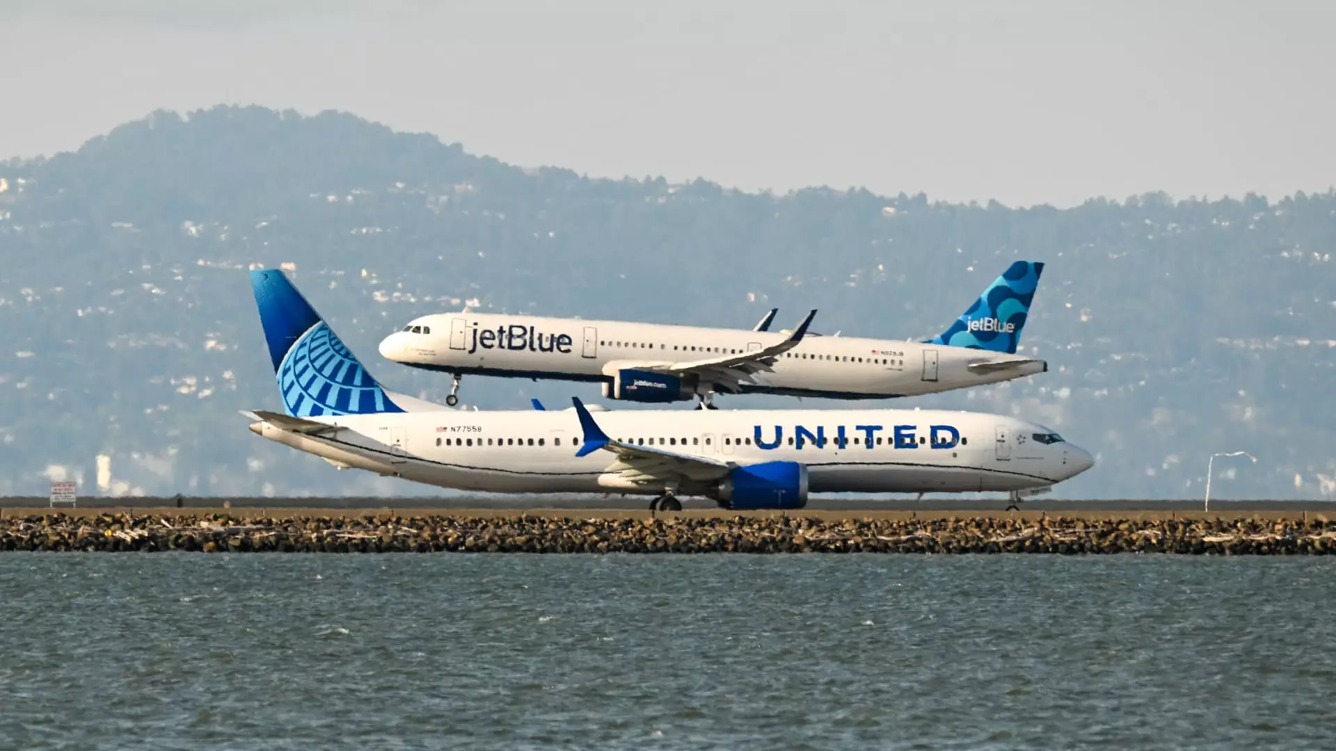 5 Eye-Opening Reasons Why United Airlines’ New JetBlue Partnership is a Game Changer