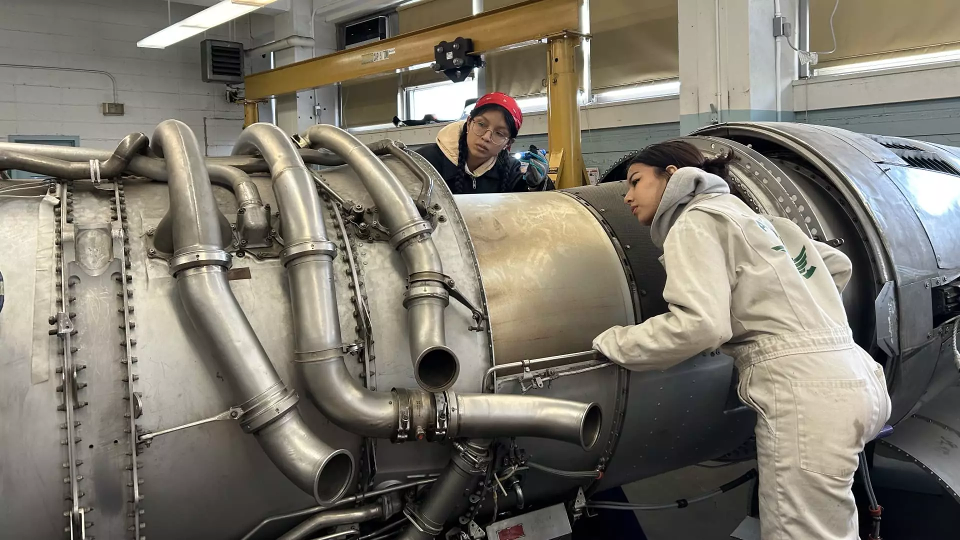 25,000 Aircraft Technician Jobs: A Looming Crisis that Demands Urgent Action