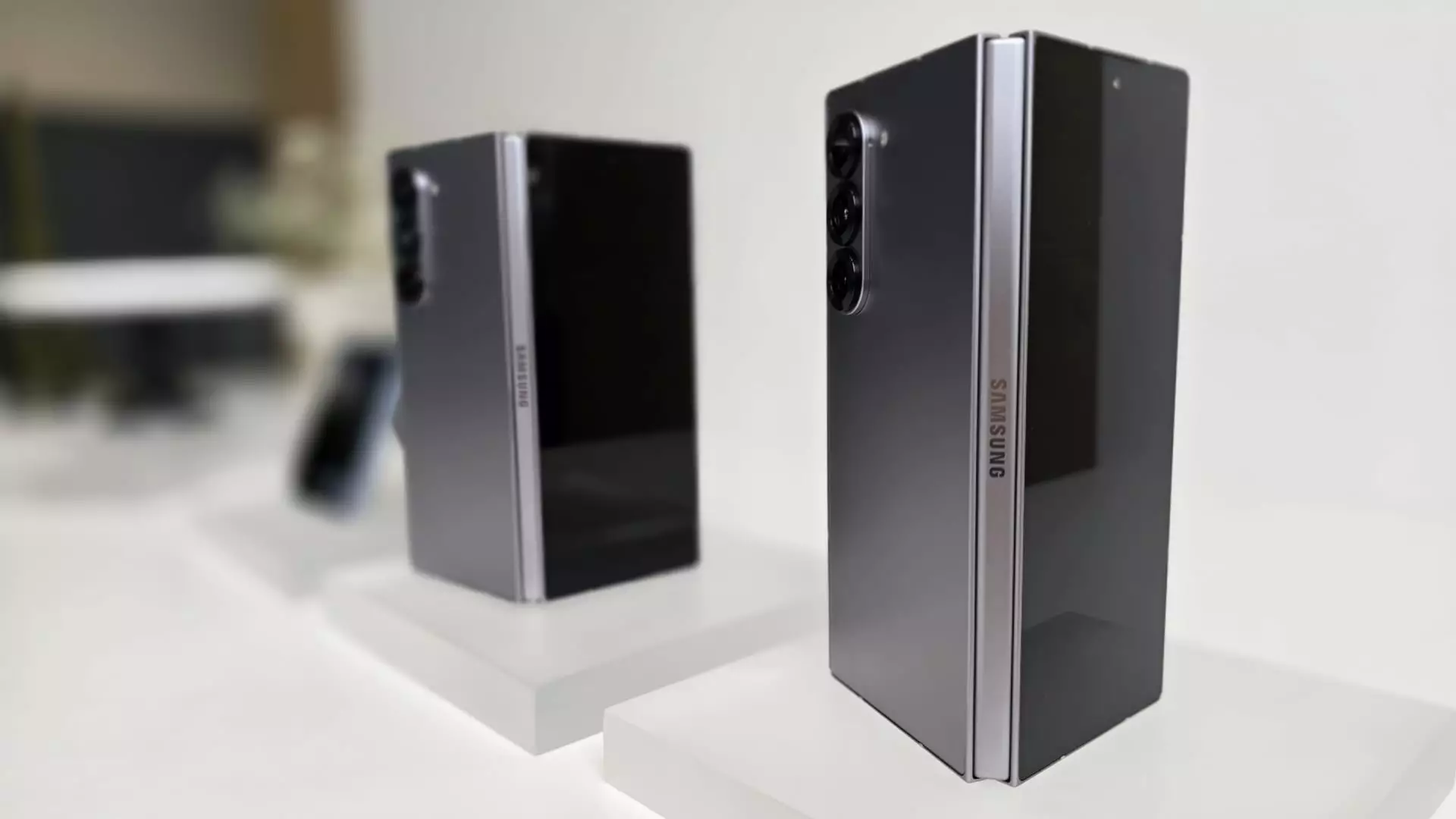 5 Reasons Why Thinner Foldables Are Crucial for Samsung’s Market Survival