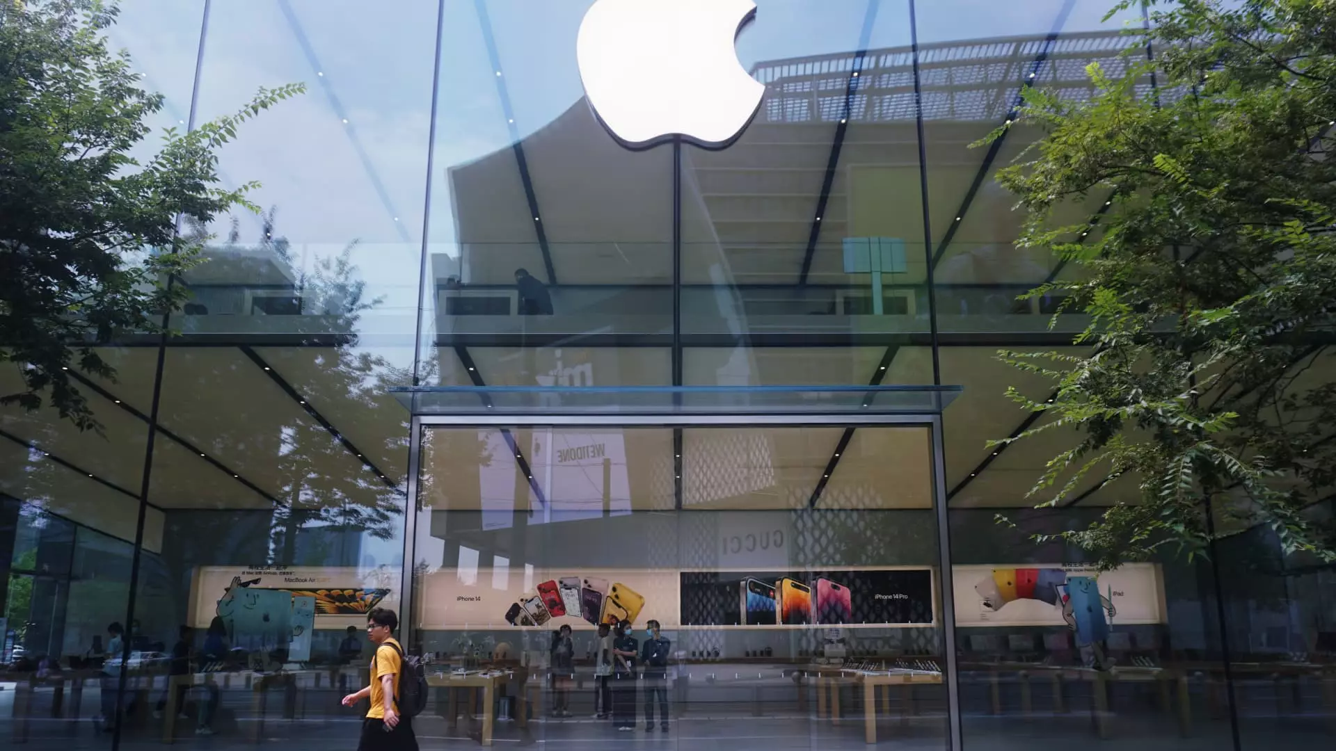 The Rising Tide of Chinese Tech: Lens Technology’s Strategic Play in the Foldable Future